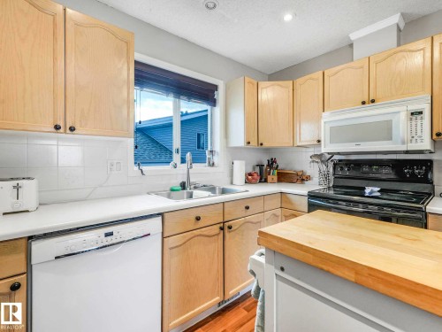 317 Kline Crescent, Edmonton, AB - Indoor Photo Showing Kitchen With Double Sink