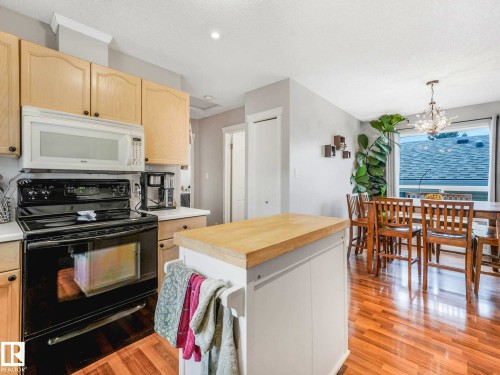 317 Kline Crescent, Edmonton, AB - Indoor Photo Showing Kitchen