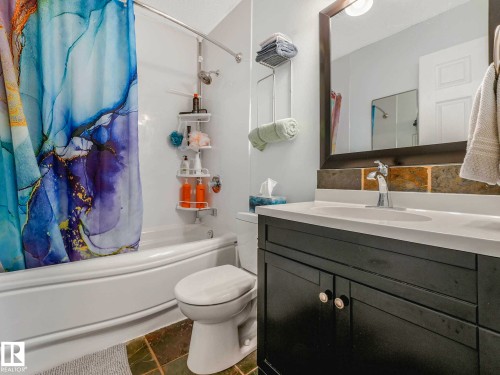 317 Kline Crescent, Edmonton, AB - Indoor Photo Showing Bathroom