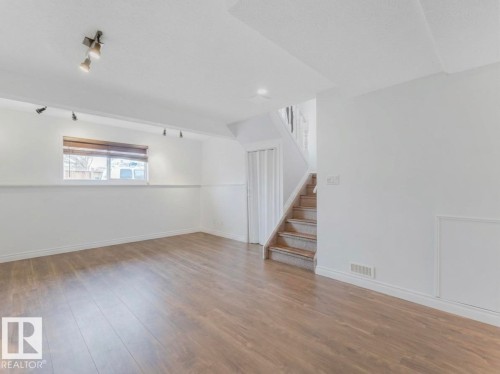 317 Kline Crescent, Edmonton, AB - Indoor Photo Showing Other Room