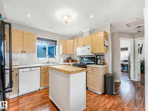 317 Kline Crescent, Edmonton, AB - Indoor Photo Showing Kitchen