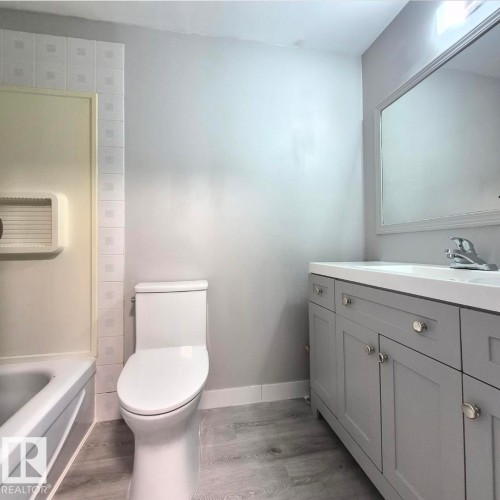 1312 Lakewood Road W, Edmonton, AB - Indoor Photo Showing Bathroom