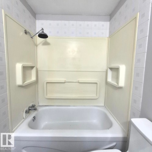 1312 Lakewood Road W, Edmonton, AB - Indoor Photo Showing Bathroom