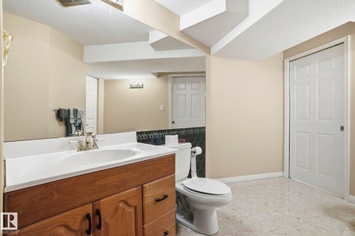 7 J. Brown Place, Leduc, AB - Indoor Photo Showing Bathroom