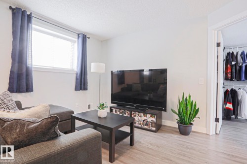 53 Newport Crescent, St. Albert, AB - Indoor Photo Showing Living Room