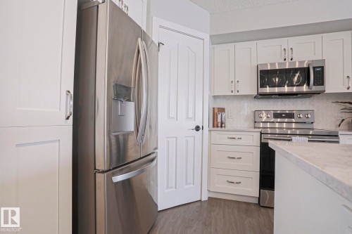 53 Newport Crescent, St. Albert, AB - Indoor Photo Showing Kitchen With Stainless Steel Kitchen