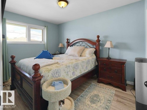 6324 132 Avenue, Edmonton, AB - Indoor Photo Showing Bedroom