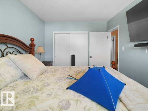 6324 132 Avenue, Edmonton, AB - Indoor Photo Showing Bedroom