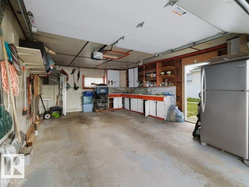 6324 132 Avenue, Edmonton, AB - Indoor Photo Showing Garage