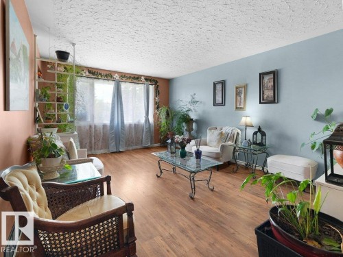 6324 132 Avenue, Edmonton, AB - Indoor Photo Showing Living Room