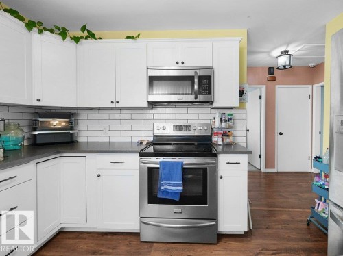 6324 132 Avenue, Edmonton, AB - Indoor Photo Showing Kitchen