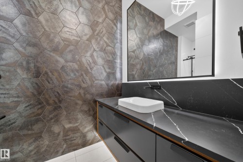 4464 Suzanna Crescent, Edmonton, AB - Indoor Photo Showing Bathroom