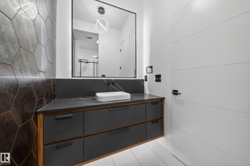4464 Suzanna Crescent, Edmonton, AB - Indoor Photo Showing Bathroom