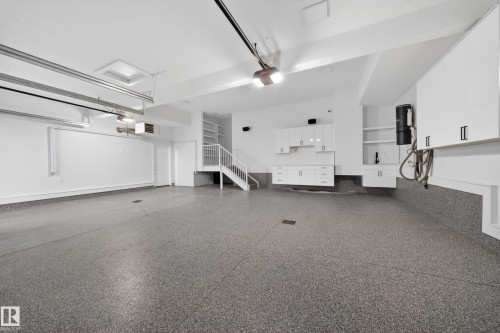 4464 Suzanna Crescent, Edmonton, AB - Indoor Photo Showing Garage