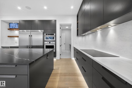 4464 Suzanna Crescent, Edmonton, AB - Indoor Photo Showing Kitchen With Upgraded Kitchen