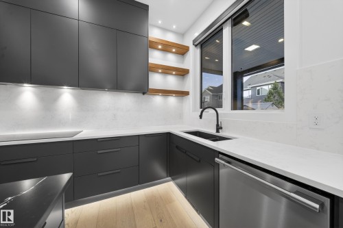 4464 Suzanna Crescent, Edmonton, AB - Indoor Photo Showing Kitchen With Double Sink With Upgraded Kitchen