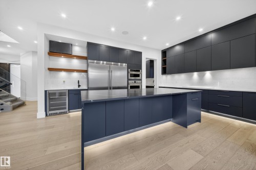 4464 Suzanna Crescent, Edmonton, AB - Indoor Photo Showing Kitchen With Upgraded Kitchen