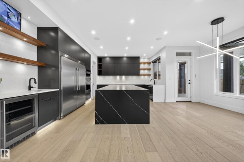 4464 Suzanna Crescent, Edmonton, AB - Indoor Photo Showing Kitchen With Upgraded Kitchen