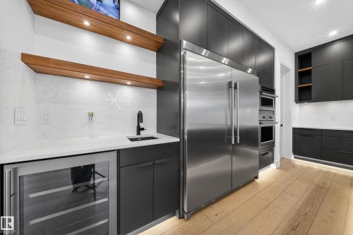 4464 Suzanna Crescent, Edmonton, AB - Indoor Photo Showing Kitchen With Upgraded Kitchen