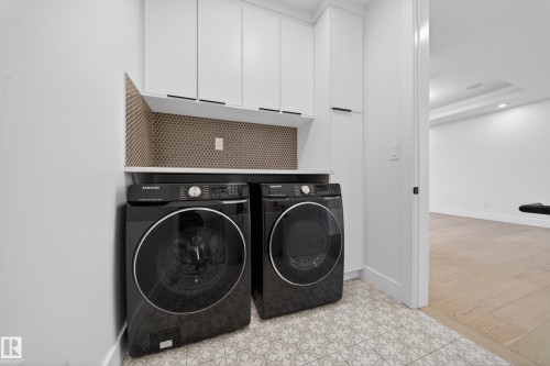4464 Suzanna Crescent, Edmonton, AB - Indoor Photo Showing Laundry Room