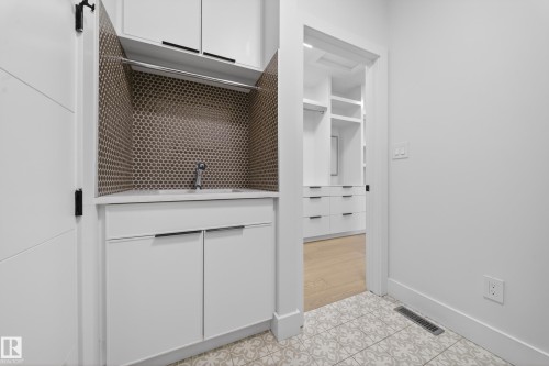 4464 Suzanna Crescent, Edmonton, AB - Indoor Photo Showing Other Room