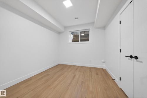 4464 Suzanna Crescent, Edmonton, AB - Indoor Photo Showing Other Room
