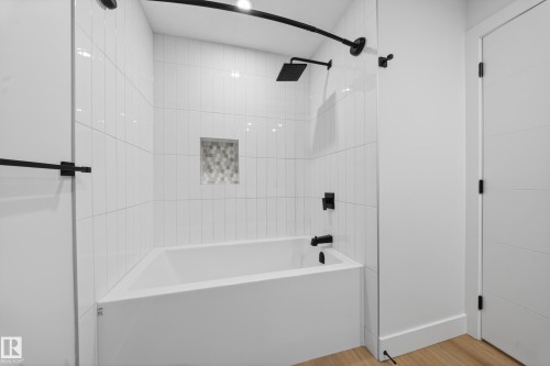4464 Suzanna Crescent, Edmonton, AB - Indoor Photo Showing Bathroom