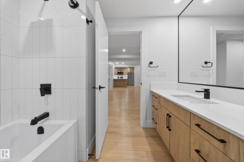 4464 Suzanna Crescent, Edmonton, AB - Indoor Photo Showing Bathroom
