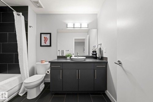 306 10611 117 Street, Edmonton, AB - Indoor Photo Showing Bathroom