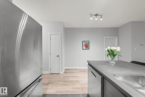 306 10611 117 Street, Edmonton, AB - Indoor Photo Showing Kitchen