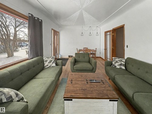 5510 Railway Avenue, Glendon, AB - Indoor Photo Showing Living Room