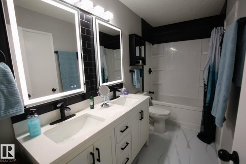 44 Wellington Crescent, Spruce Grove, AB - Indoor Photo Showing Bathroom