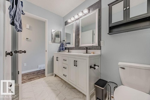 44 Wellington Crescent, Spruce Grove, AB - Indoor Photo Showing Bathroom