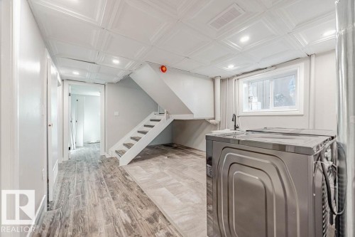 44 Wellington Crescent, Spruce Grove, AB - Indoor Photo Showing Laundry Room