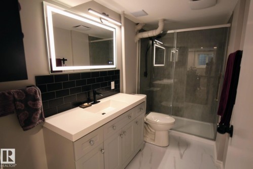 44 Wellington Crescent, Spruce Grove, AB - Indoor Photo Showing Bathroom