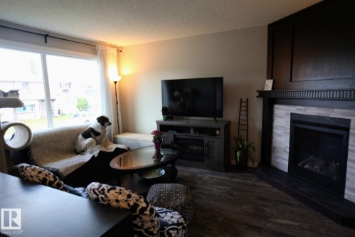 44 Wellington Crescent, Spruce Grove, AB - Indoor Photo Showing Living Room With Fireplace