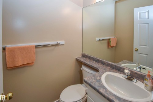 4112 37A Avenue, Edmonton, AB - Indoor Photo Showing Bathroom