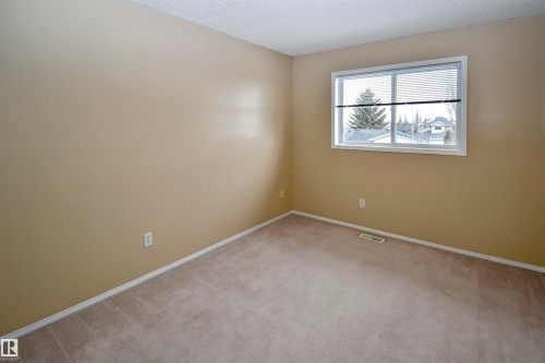 4112 37A Avenue, Edmonton, AB - Indoor Photo Showing Other Room
