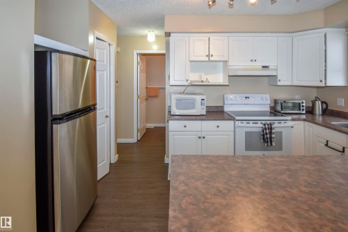 4112 37A Avenue, Edmonton, AB - Indoor Photo Showing Kitchen