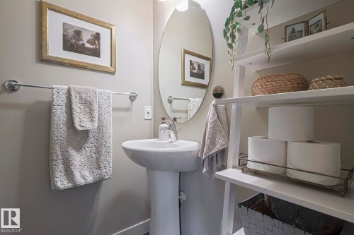 8952 218 Street, Edmonton, AB - Indoor Photo Showing Bathroom