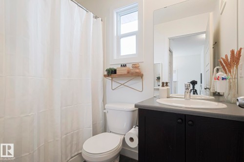 8952 218 Street, Edmonton, AB - Indoor Photo Showing Bathroom