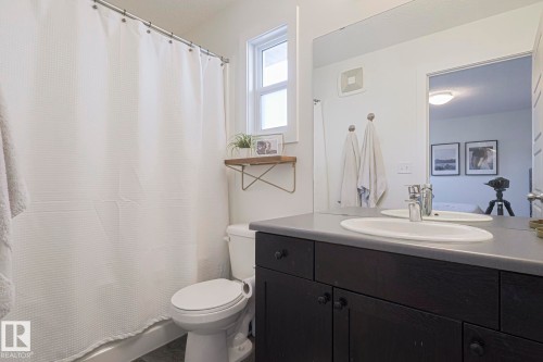 8952 218 Street, Edmonton, AB - Indoor Photo Showing Bathroom