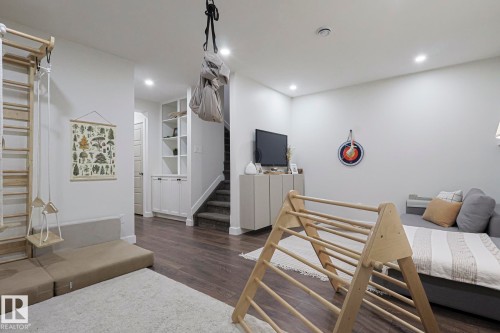 8952 218 Street, Edmonton, AB - Indoor