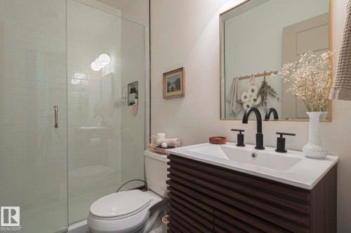 8952 218 Street, Edmonton, AB - Indoor Photo Showing Bathroom