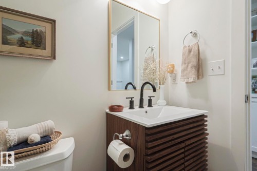 8952 218 Street, Edmonton, AB - Indoor Photo Showing Bathroom