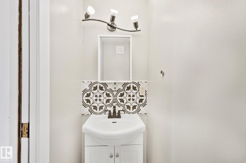 10823 130 Street, Edmonton, AB - Indoor Photo Showing Bathroom