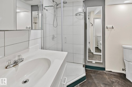 10823 130 Street, Edmonton, AB - Indoor Photo Showing Bathroom