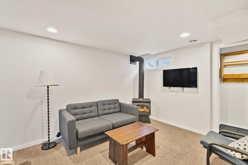 10823 130 Street, Edmonton, AB - Indoor