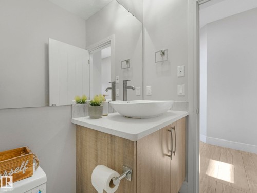 8641 Mayday Wynd, Edmonton, AB - Indoor Photo Showing Bathroom