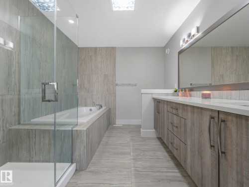8641 Mayday Wynd, Edmonton, AB - Indoor Photo Showing Bathroom